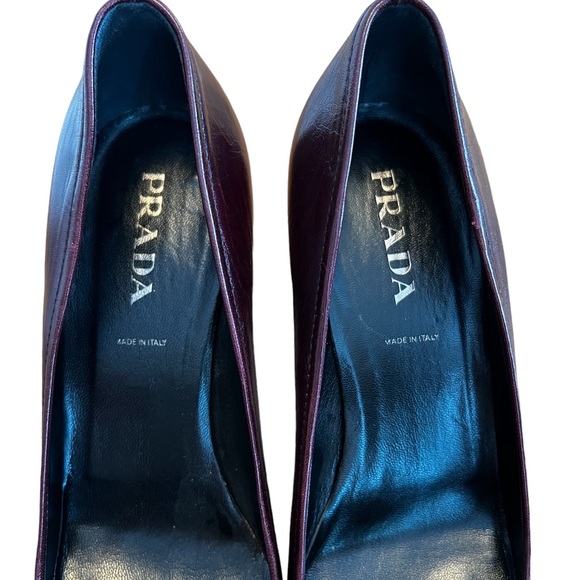 Prada Pumps in Beautiful  burgundy!! Amazing! - Picture 2 of 7